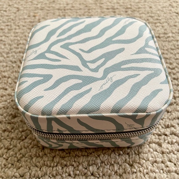 Milly Travel Jewelry Case (NWOT) - Picture 2 of 15